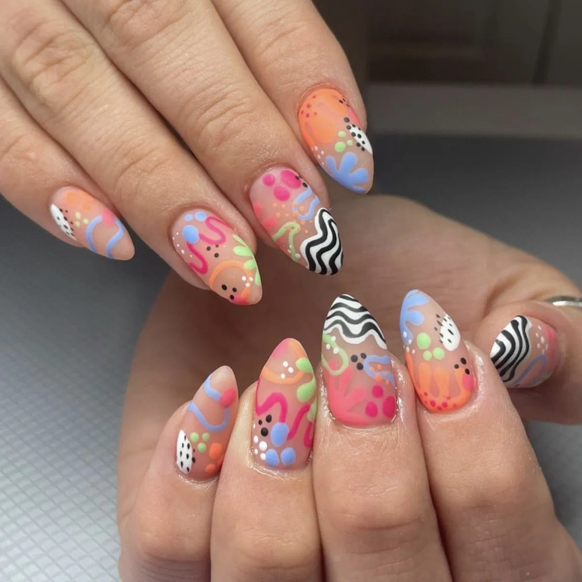 24pcs Spring/Summer Flowers Fake Nail Colorful flower Pattern False Nails Full Cover Wearable Sweet Korean Almond Press On Nails