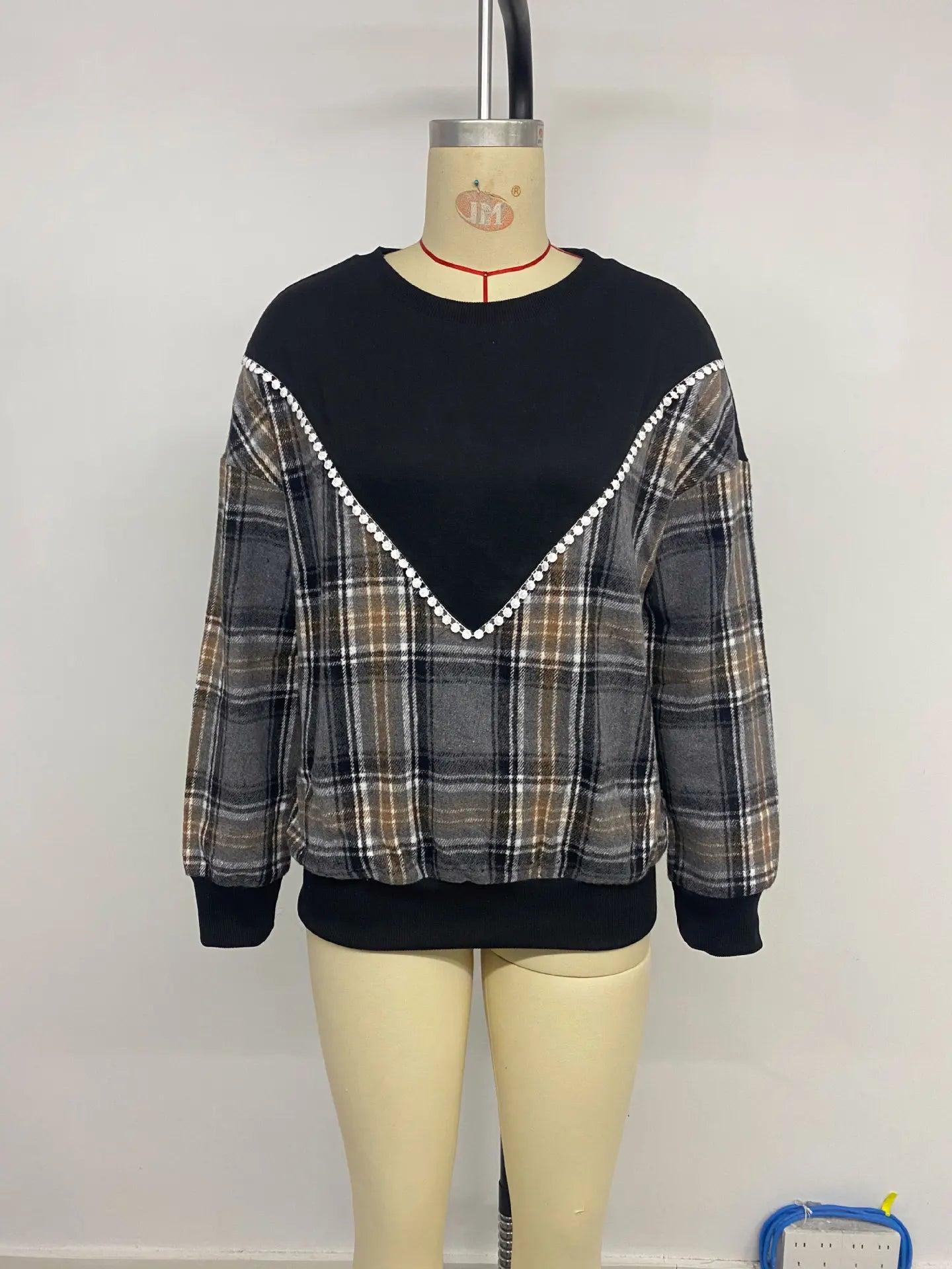 Ingvn - Women Round Neck Plaid Color Block Sweatshirt Lace Trim Long Sleeve Casual Pullover Top