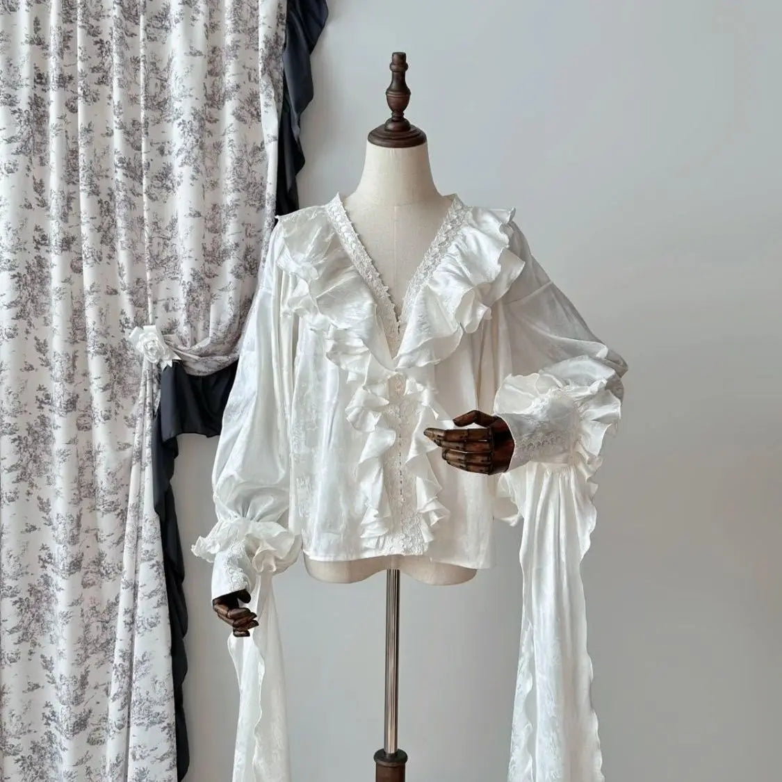 Ingvn  Y2k Aesthetic Retro Tops Blusas Vintage Elegant Lolita Shirts Women Gothic V-Neck Ruffles Long Sleeve Blouses Female