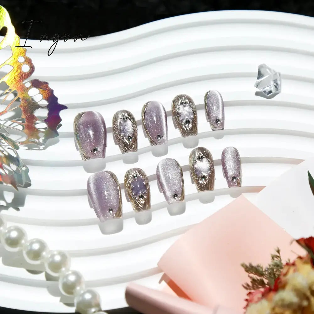 10Pcs Naked Cat Eye Press On Nails Laser Butterfly Decoration Fake Nails Short Full Cover False Nail Wearable Manicure Nail Tips