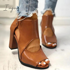 Ingvn - Peep Toe Cutout Rivet Chunky Heel Boots