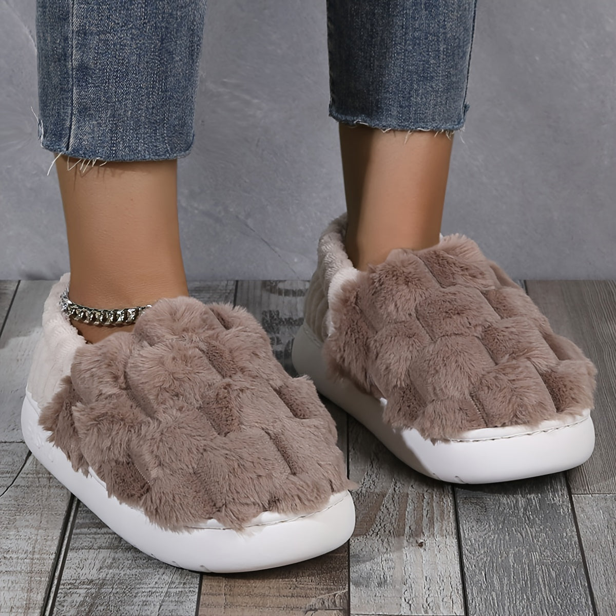 Cozy Plaid Slip-on Slippers - Plush Lining & Anti-Slip Sole - Ideal for Indoor Comfort
