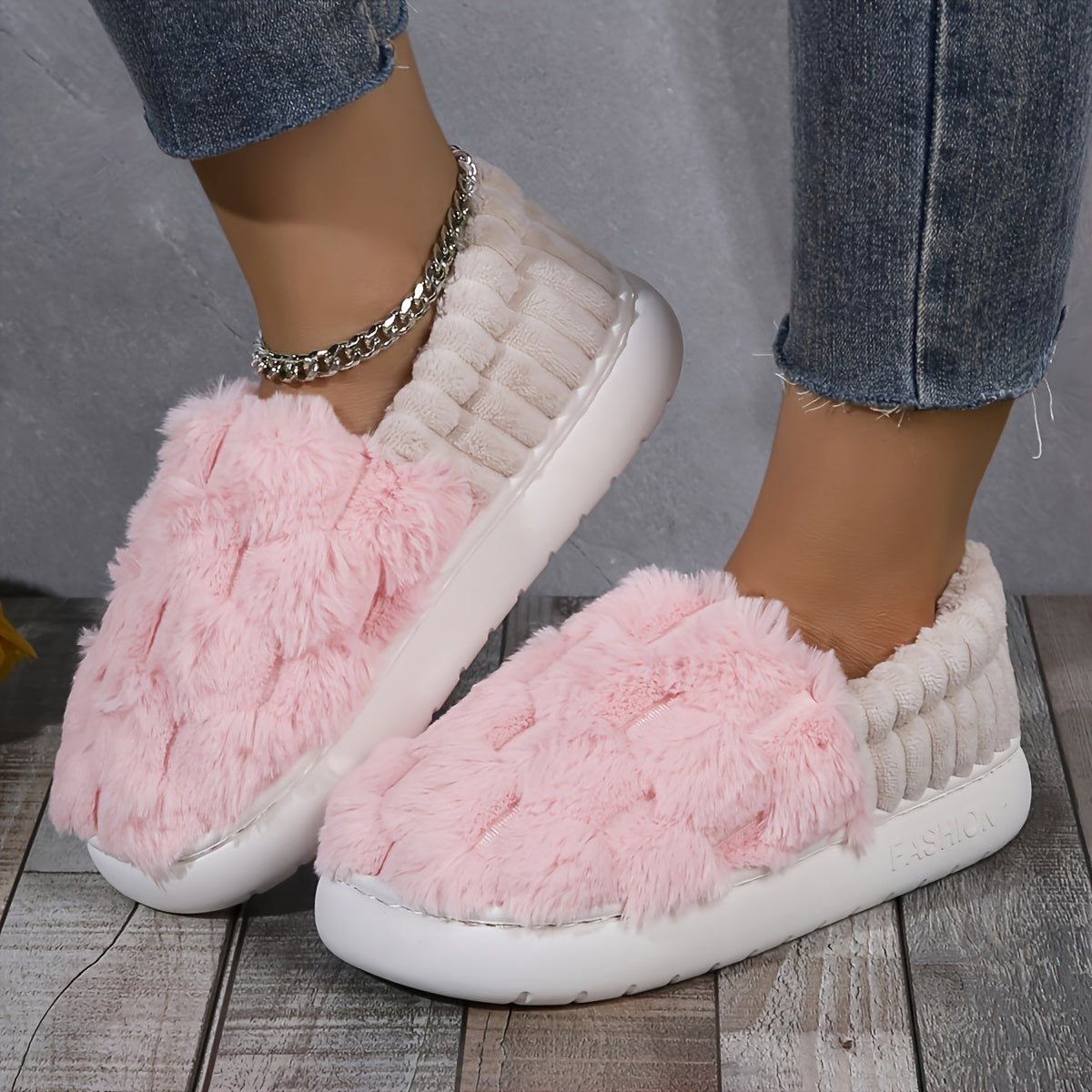 Cozy Plaid Slip-on Slippers - Plush Lining & Anti-Slip Sole - Ideal for Indoor Comfort