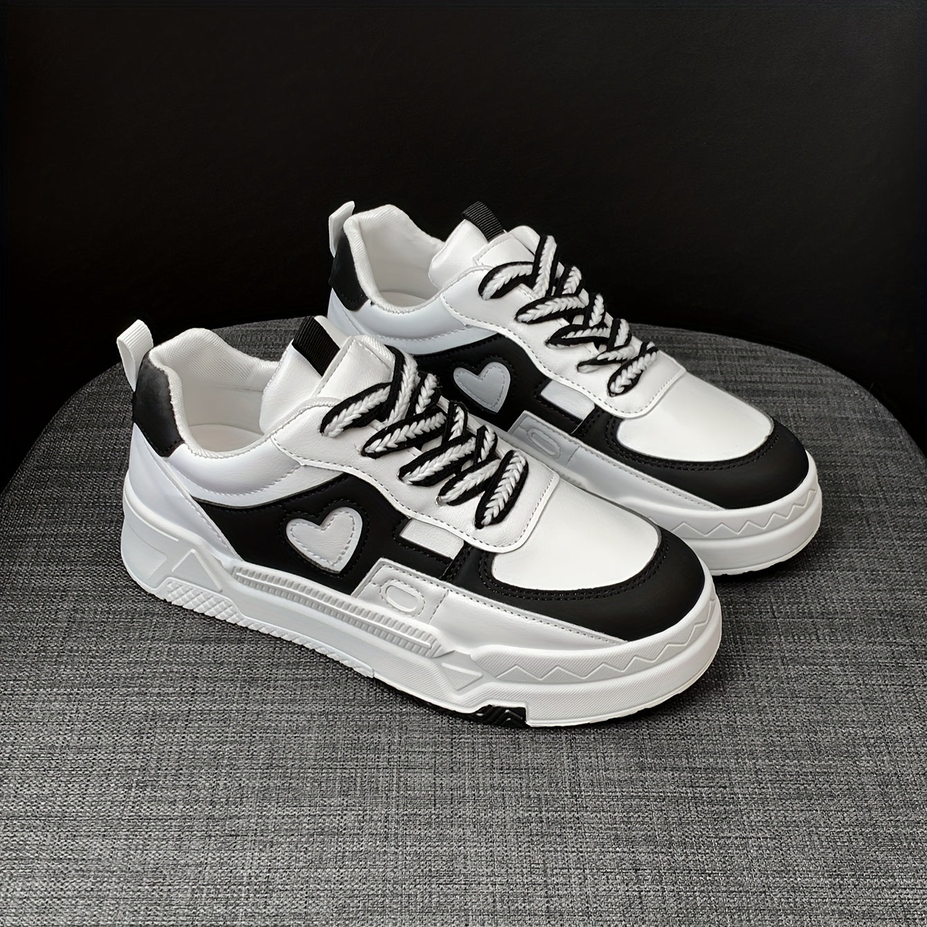 Trendy Women's Low Top Colorblock Platform Sneakers, Love Pattern Casual Walking Trainers