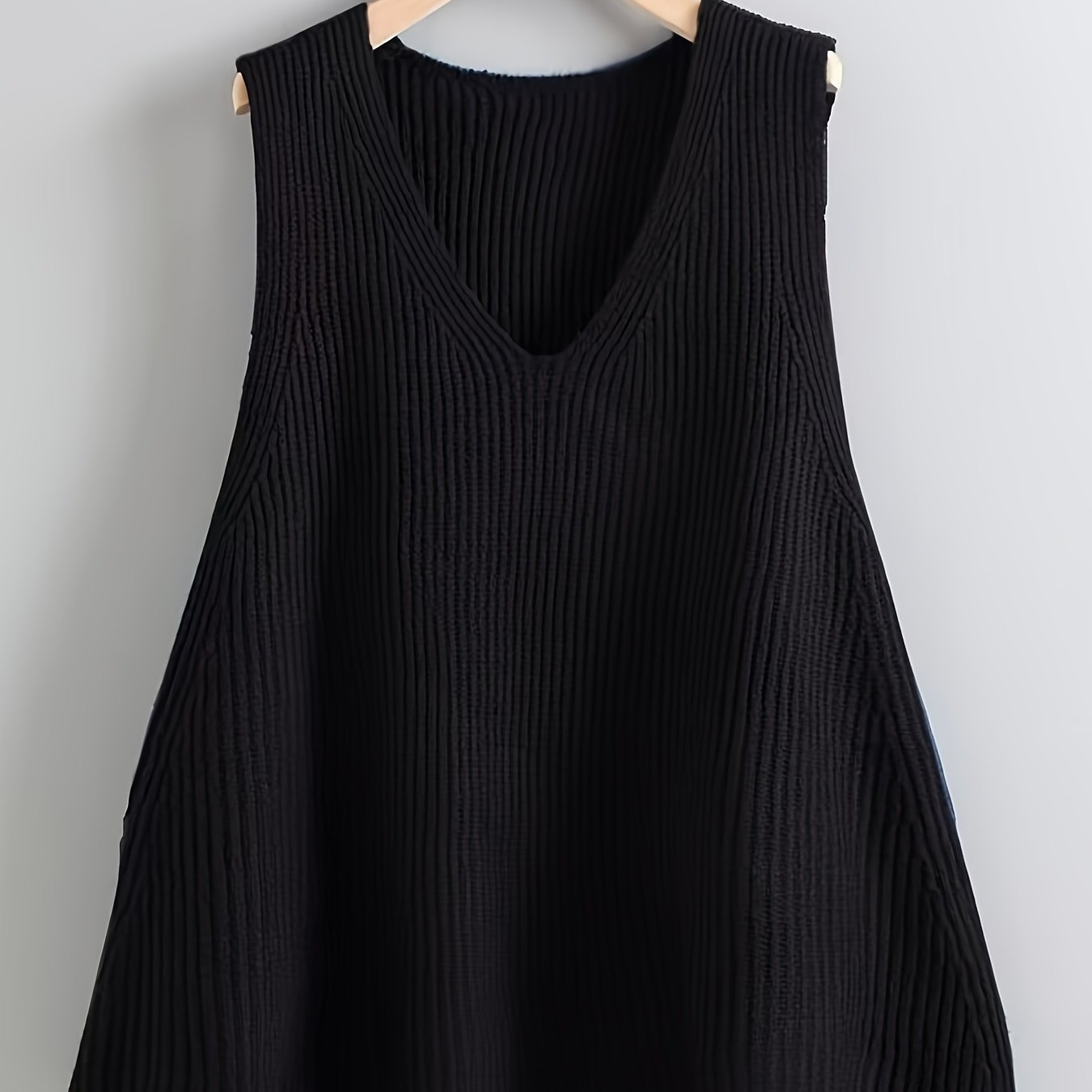 Chic Plus Size V-Neck Sweater Vest - Comfortable Stretch Fit for Daily Wear