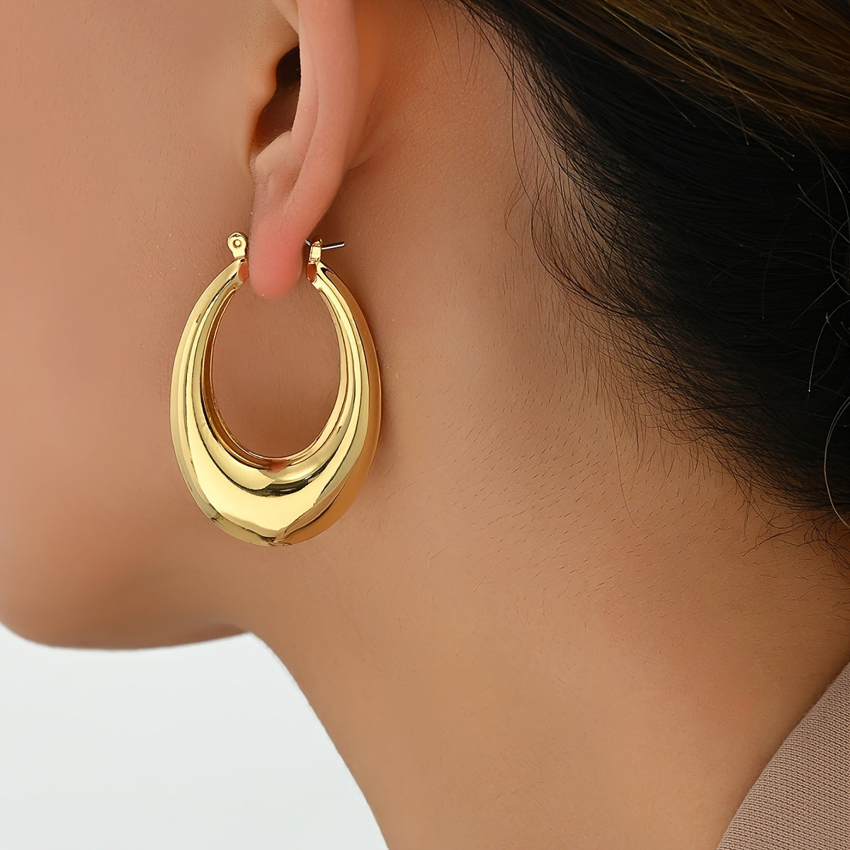 1 Pair Exquisite Golden U-Shaped Chic Hoop Earrings - Elegant Minimalist Jewelry for Women's Everyday Wear, Perfect Accessory for Work, Date, or Casual Occasions - Cute, Dainty, and Versatile