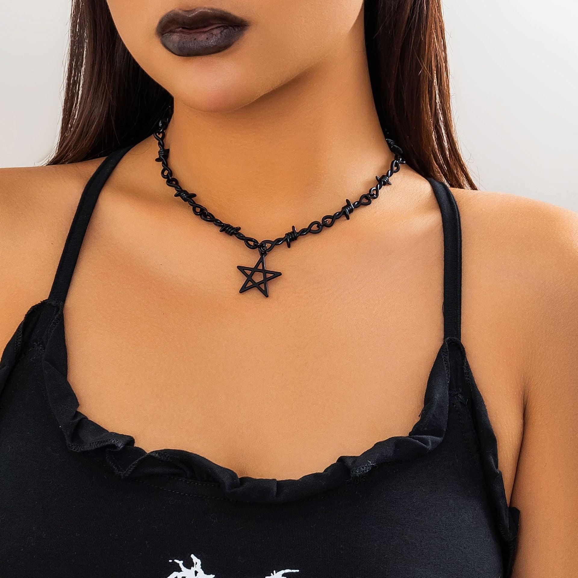 Sweet Cool Dark Single Layer Round Star Necklace Simple Unique Cross Lock Clavicle Jewelry Fashion Accessories