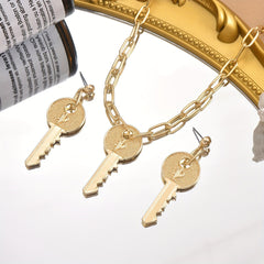 Golden Jewelry Set, Creative Minimalist Keychain Shaped Earrings And Necklace Set For Daily And Vacation Wearing By Ladies