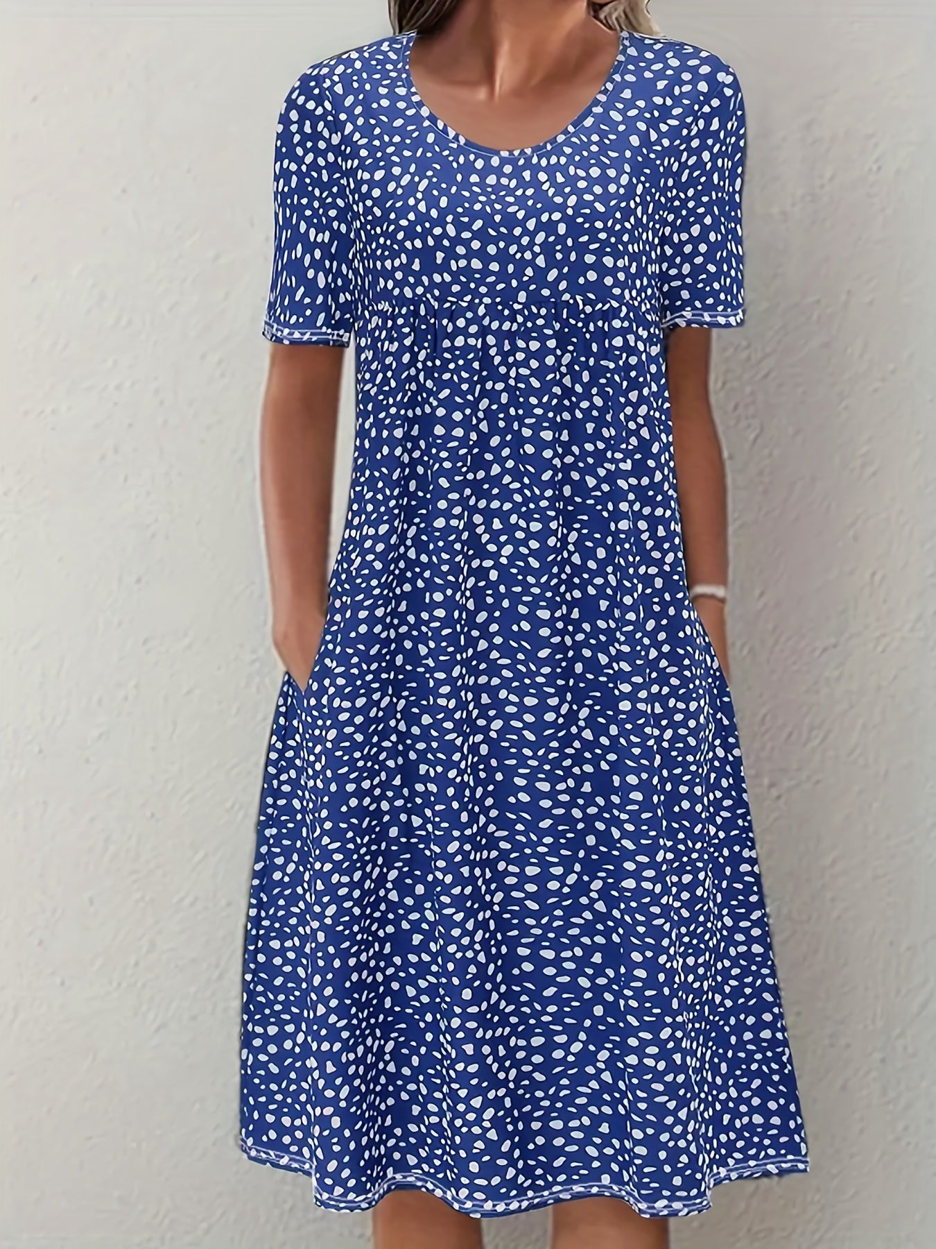 Bohemian Floral Charm - Dual Pocket Crew Neck Dress with Short Sleeves - Stylish Casual Womens Clothing for Summer