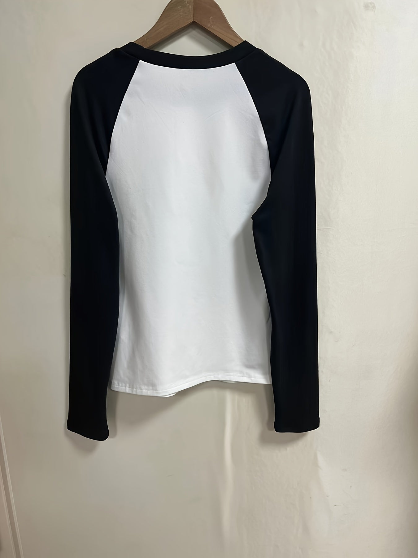 Womens Colorblock T-Shirt - Soft & Stylish Crew Neck Long Sleeve Top - Perfect for Spring to Fall Transitions