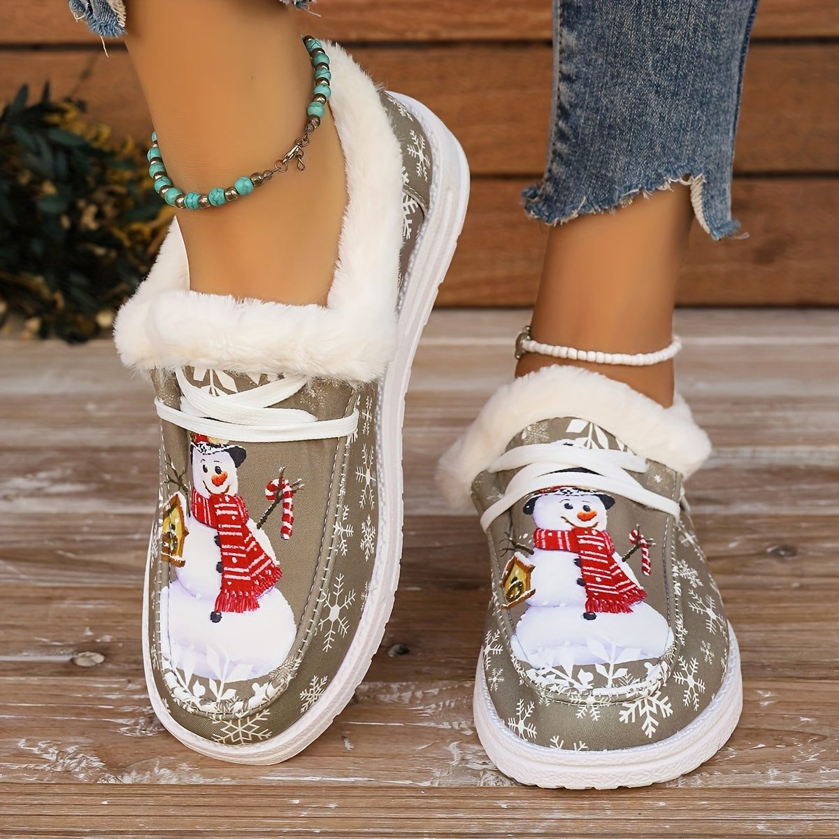 Snowman Pattern Canvas Shoes - Lightweight, Low-Top, Plush Lined, Casual Lace-Up Sneakers for Women - Perfect for Outdoor Activities, Christmas Gift Idea, Comfortable and Breathable