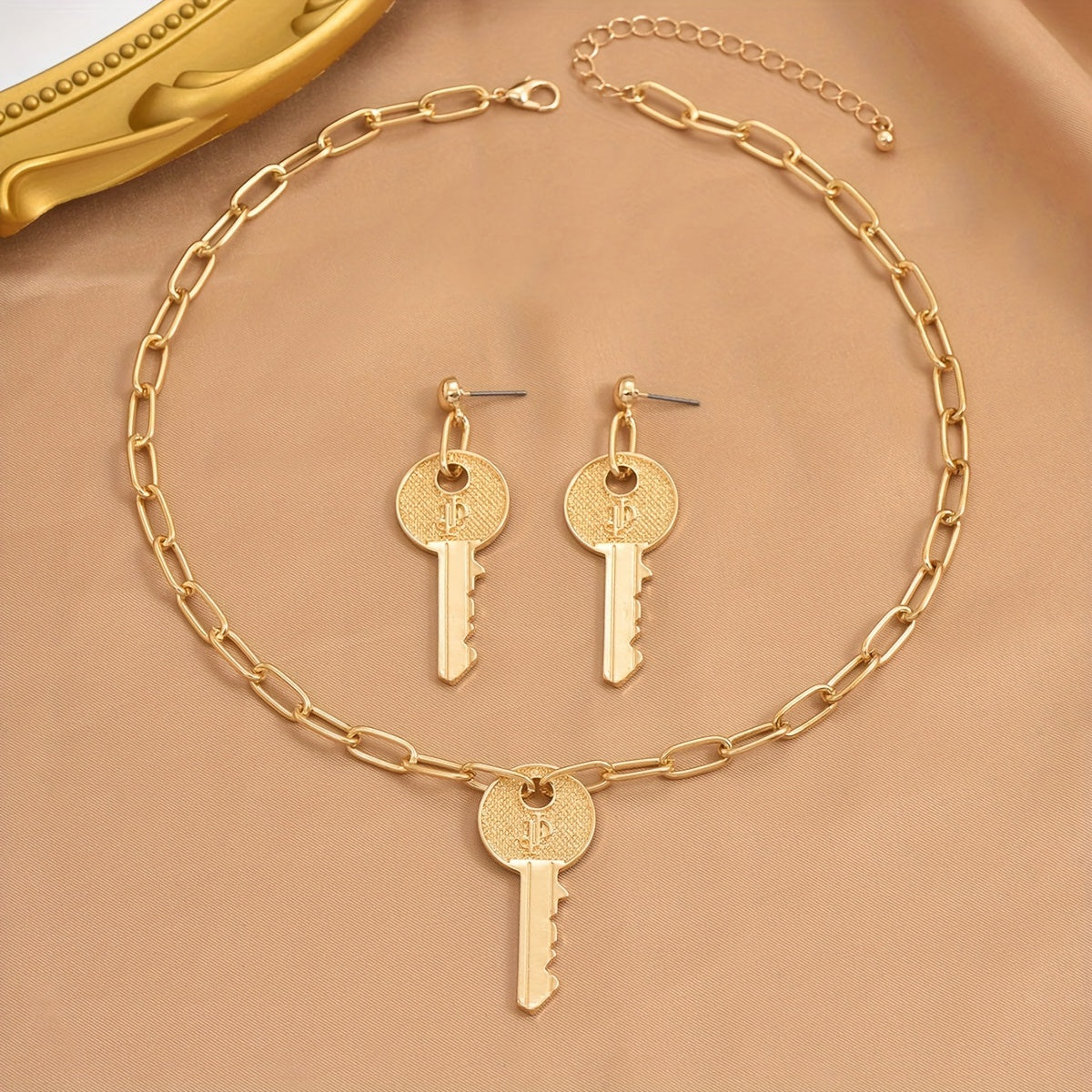 Golden Jewelry Set, Creative Minimalist Keychain Shaped Earrings And Necklace Set For Daily And Vacation Wearing By Ladies