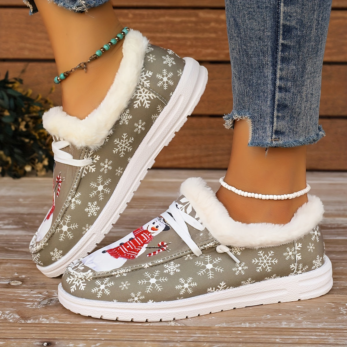 Snowman Pattern Canvas Shoes - Lightweight, Low-Top, Plush Lined, Casual Lace-Up Sneakers for Women - Perfect for Outdoor Activities, Christmas Gift Idea, Comfortable and Breathable