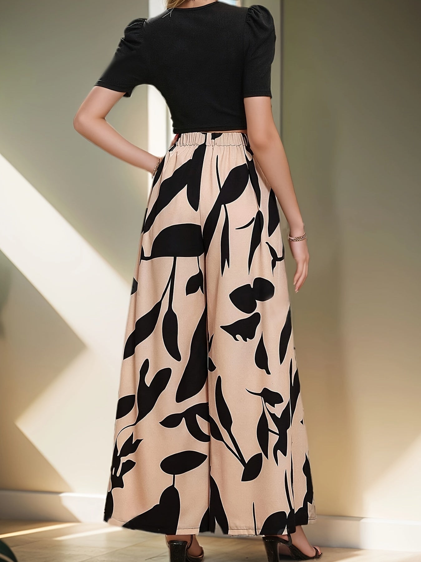 Chic Womens Two-Piece Pantsuit Set - Solid Color T-Shirt with Leaf Print Pants - Stylish Crew Neck & Flattering Wide Leg Design - Perfect Elegant Casual Outfit