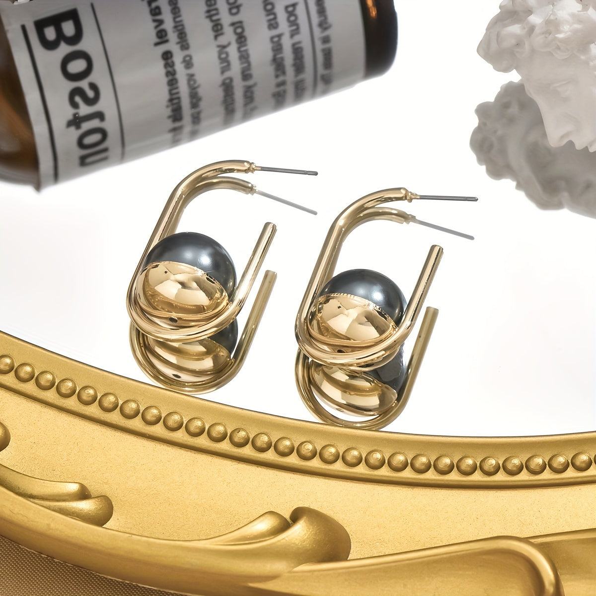1 Pair of Exquisite Oval-Shaped Vintage-Inspired Drop Earrings - Golden Tone, Timeless Fashion Accessory, Perfect for Ladies' Daily Wear, Elegant Party Look, and Special Occasions