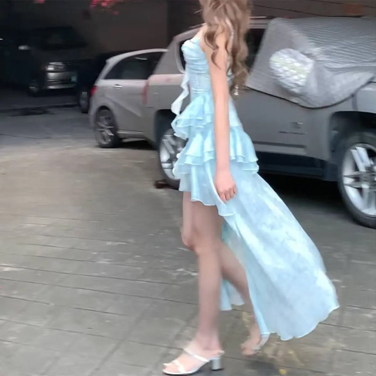 Pure desire irregular ruffle edge V-neck suspender dress for women in summer sweet and spicy girl with a slim waist, holiday