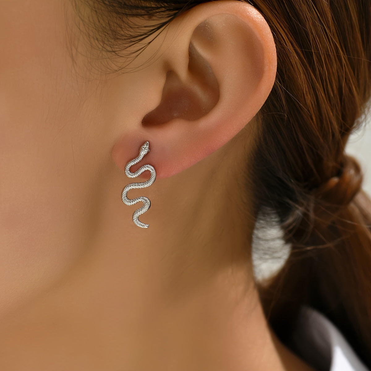 1 Pair Snake Shaped Dangle Earrings - Trendy Minimalist Stud Earrings with Gothic Style, Suitable for Daily Party Wearing, Hypoallergenic and Nickel-Free for Sensitive Skin, Perfect Gift for Ladies