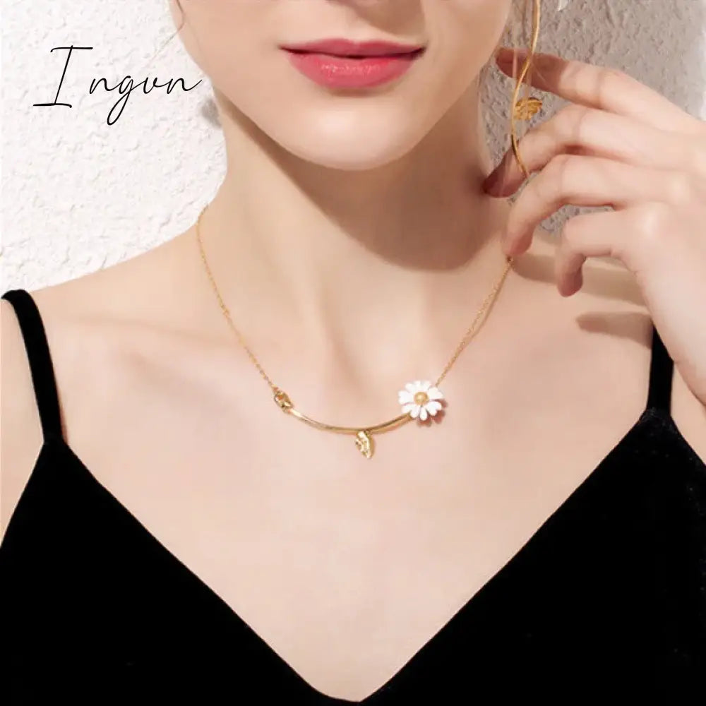 Korean Style Cute Small Daisy Flower Stud Earrings For Women Girls Sweet Statement Asymmetrical Earring Party Jewelry Gifts