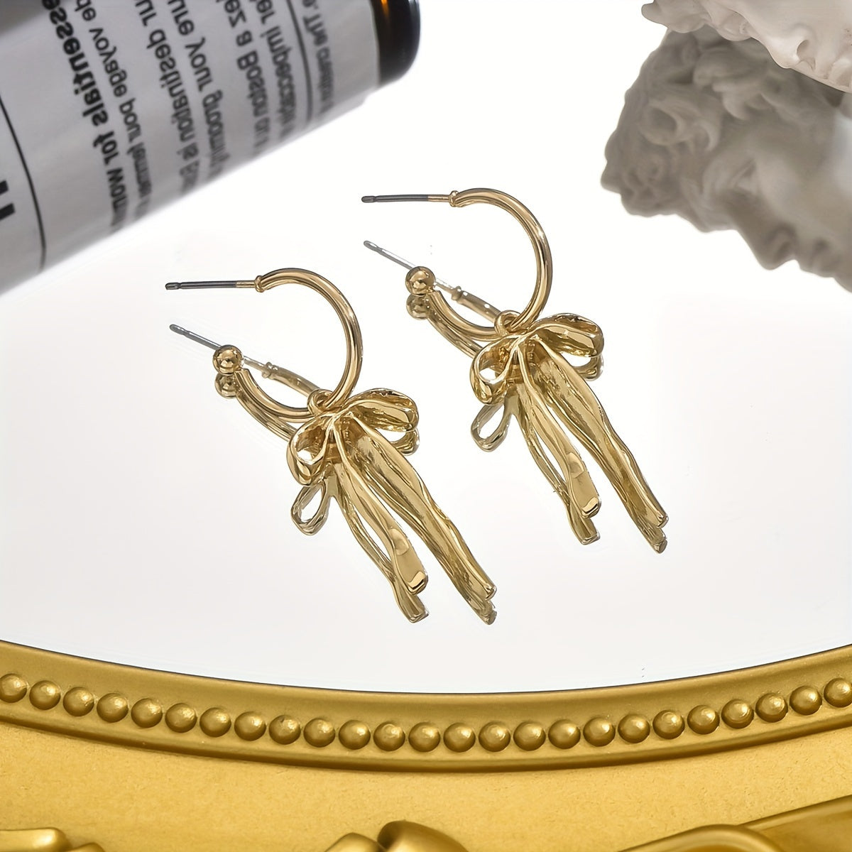 1 Pair of Luxurious Golden Bowknot Drop Earrings - Elevate Your Style with Versatile Design, Perfect for Daily Outfits and Parties - Exclusively for Women Who Appreciate Elegance and Charm