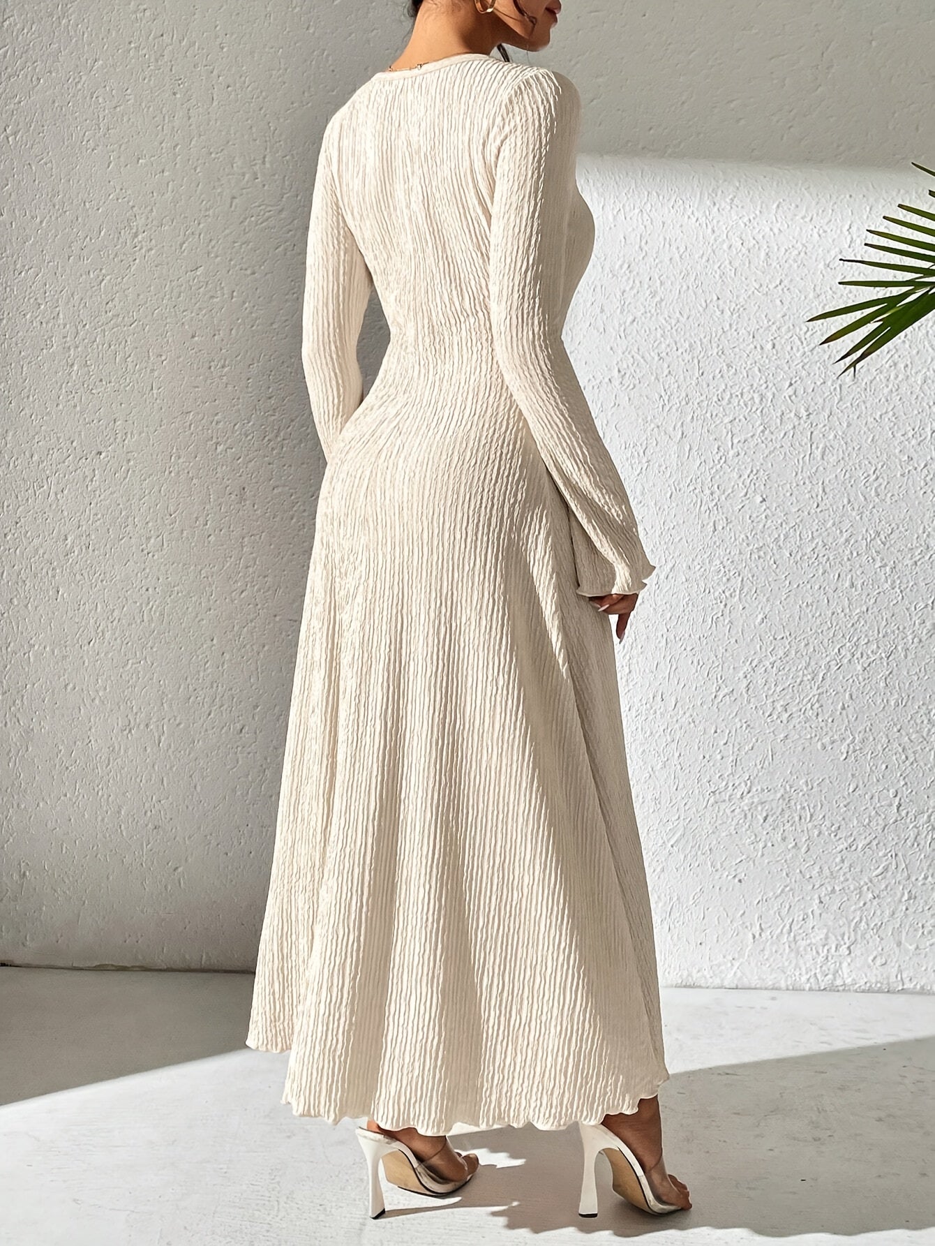 Elegant Women's Solid Color Dress with Bell Sleeves and Square Neckline - High Stretch, Machine Washable, Perfect for All Seasons