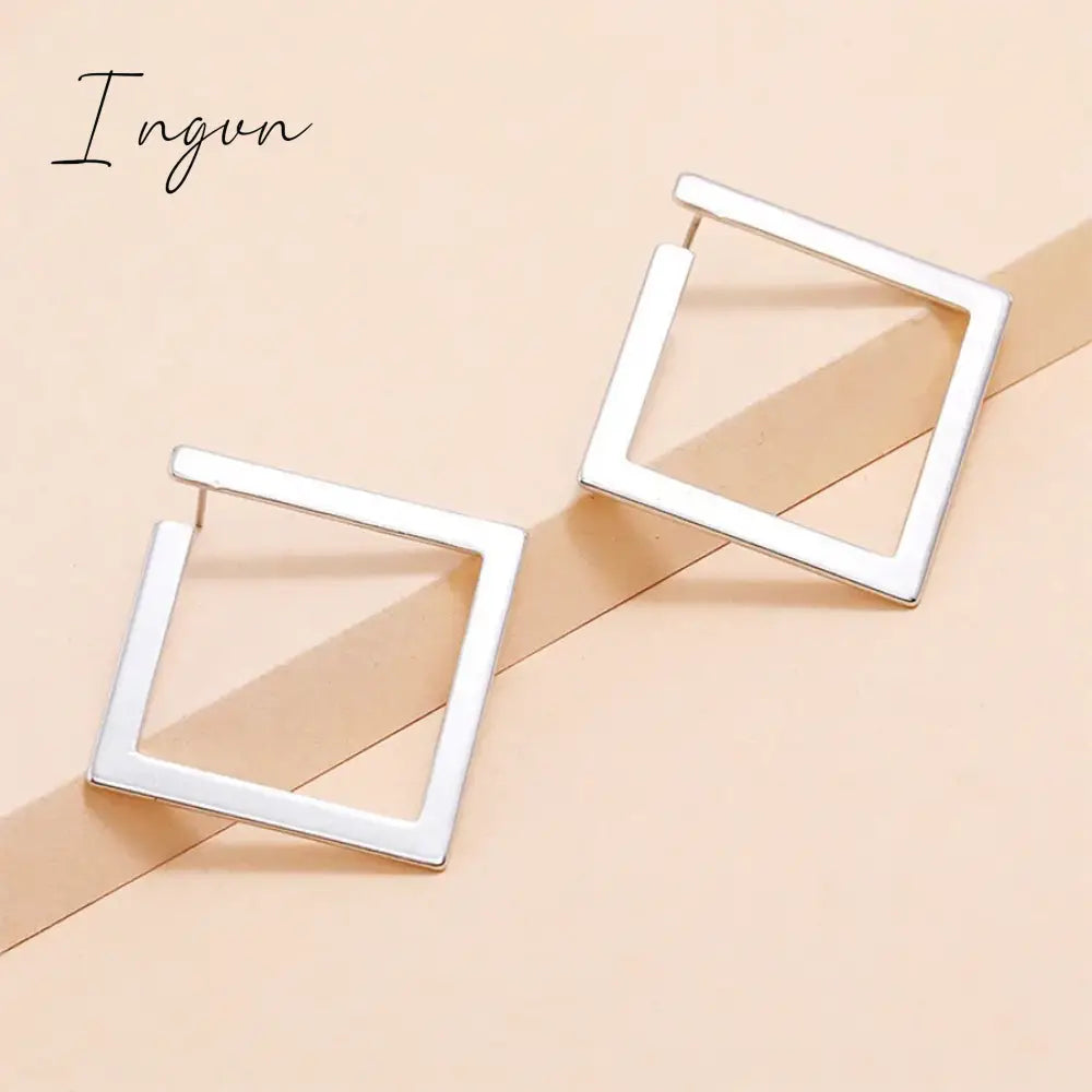 New Fashion Exaggerated Diamond Shaped Earrings for Women Exquisite Alloy Studs Sweet Elegant Party Jewelry Girlfriend Gifts