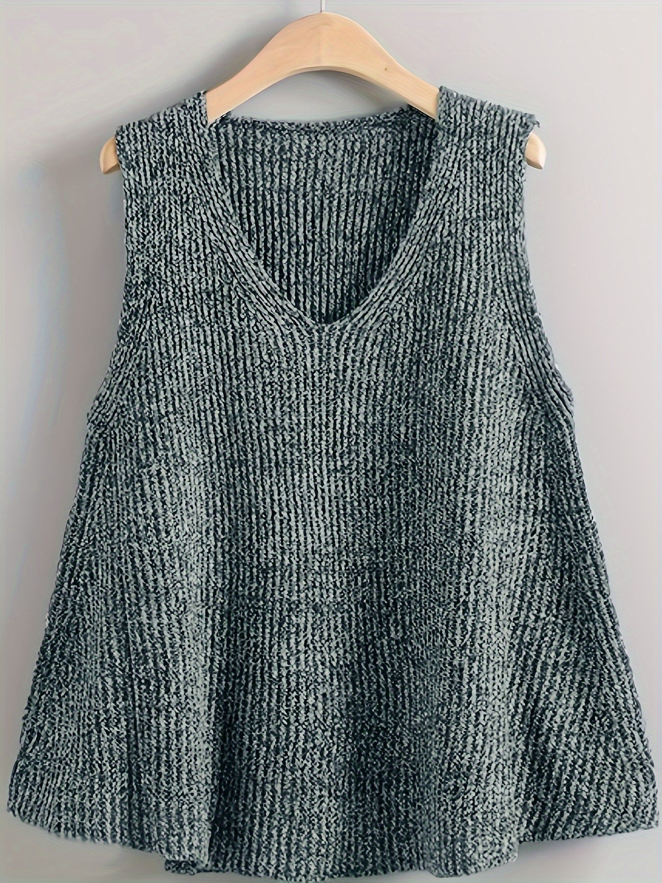 Chic Plus Size V-Neck Sweater Vest - Comfortable Stretch Fit for Daily Wear