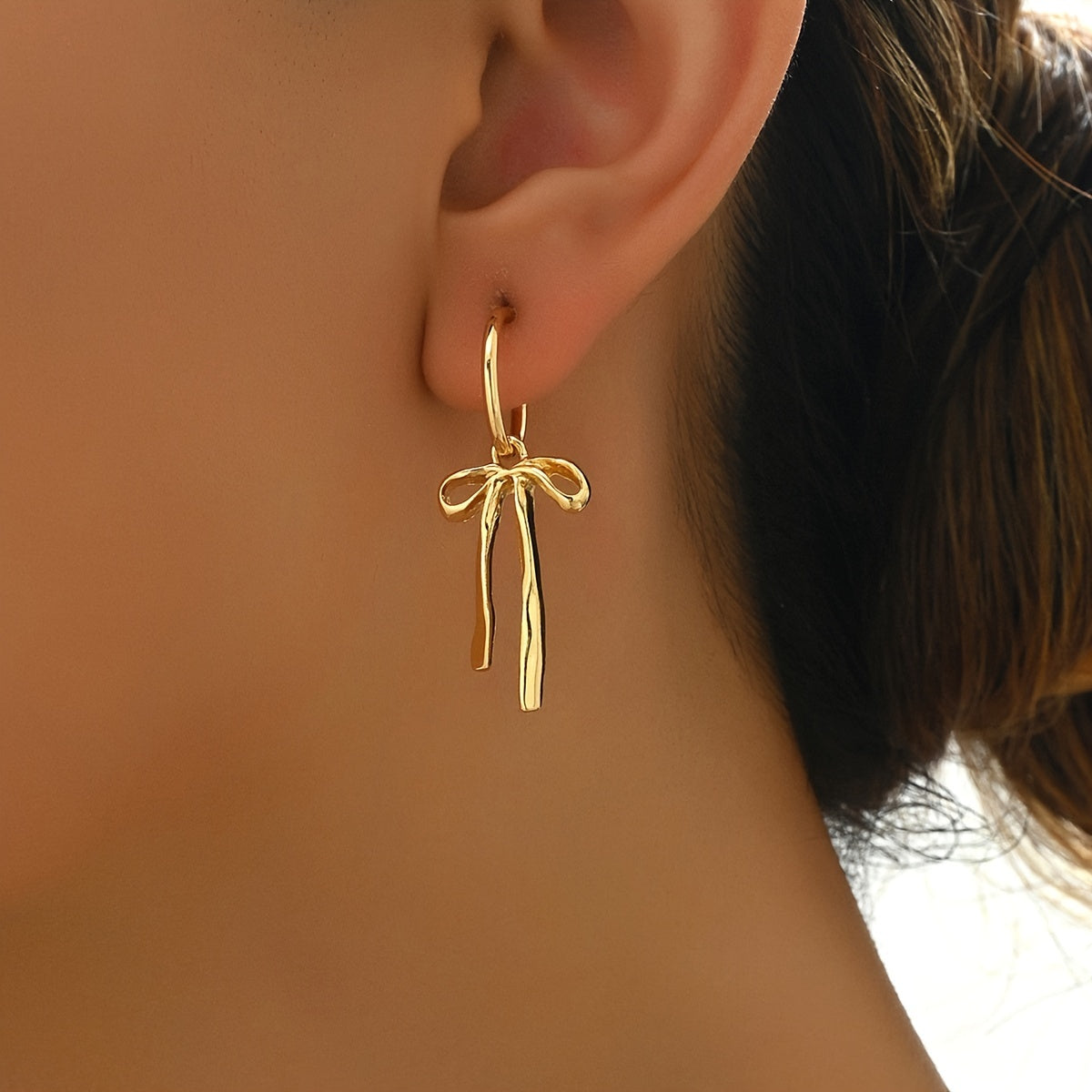 1 Pair of Luxurious Golden Bowknot Drop Earrings - Elevate Your Style with Versatile Design, Perfect for Daily Outfits and Parties - Exclusively for Women Who Appreciate Elegance and Charm