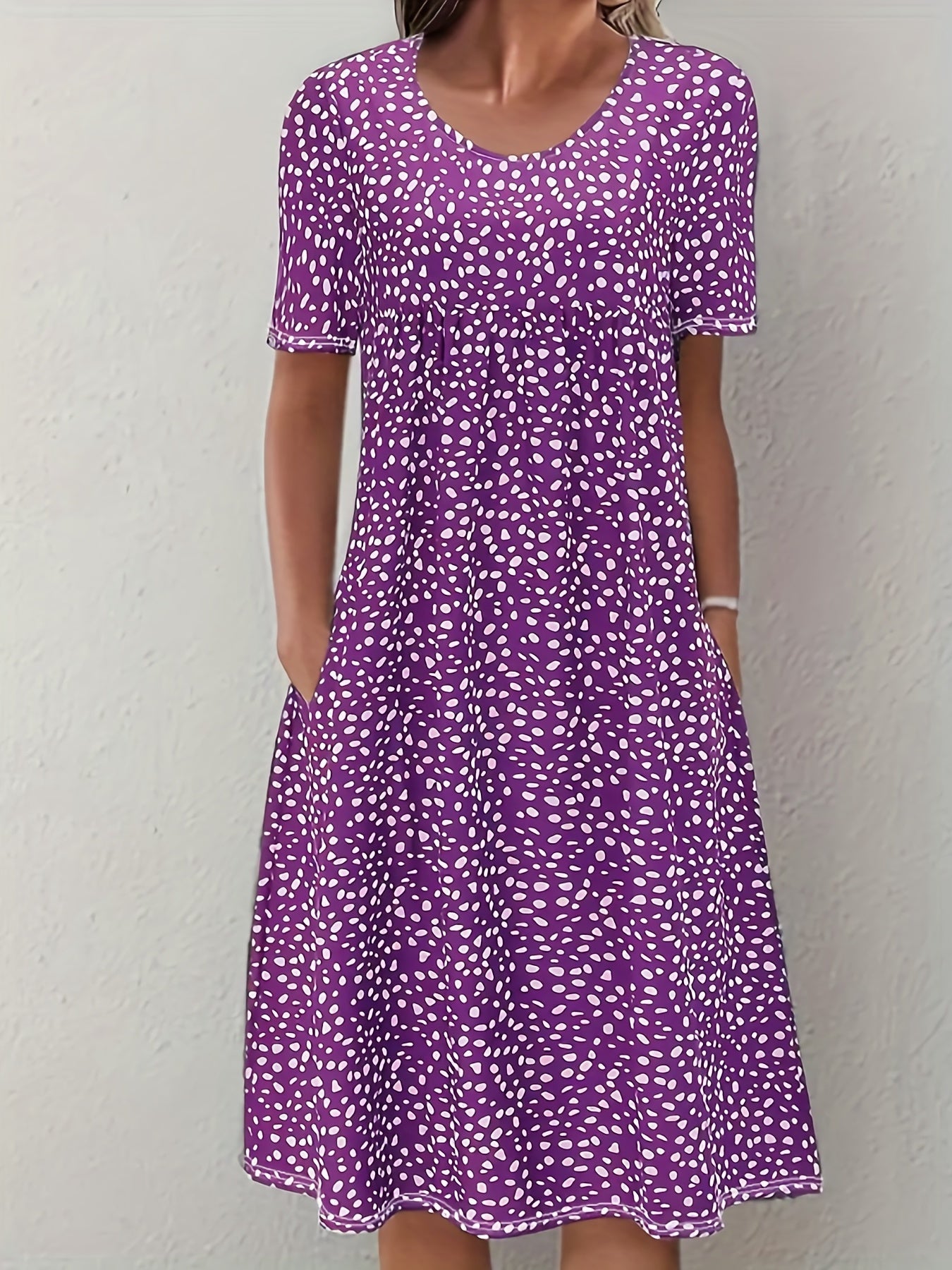 Bohemian Floral Charm - Dual Pocket Crew Neck Dress with Short Sleeves - Stylish Casual Womens Clothing for Summer