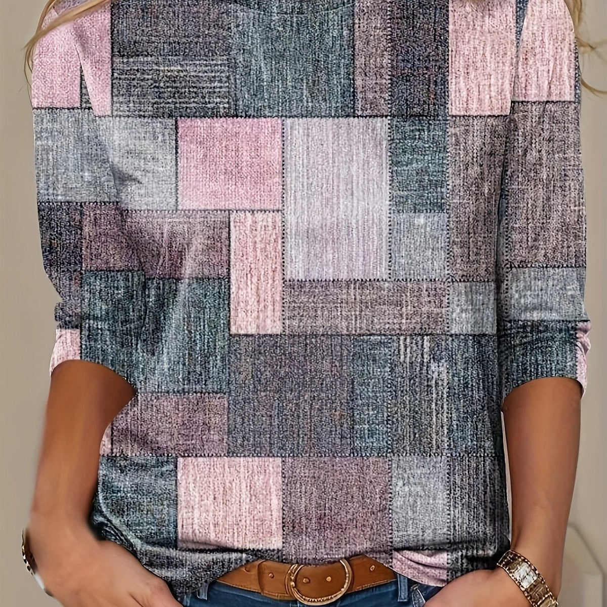 Flattering Plaid Print T-Shirt - Fashionable Crew Neck, Loose & Flowy Long Sleeves - Perfect for Spring & Summer - Womens Casual Wardrobe Staple