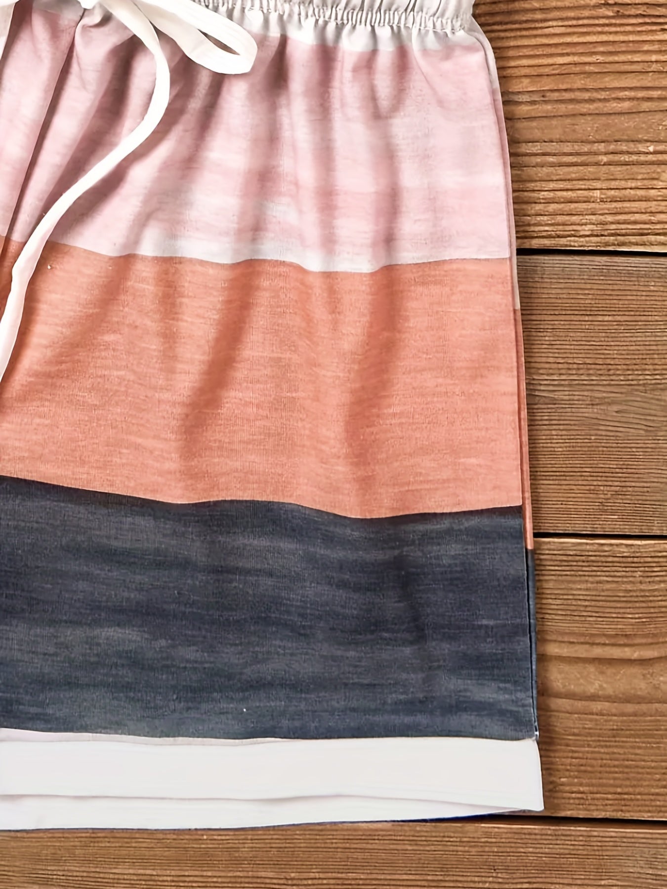 Elastic Comfort: Women's Spring/Summer Striped Two-Piece Set - Casual Sleeveless Tank & Adjustable Shorts, Easy Care & Stylish